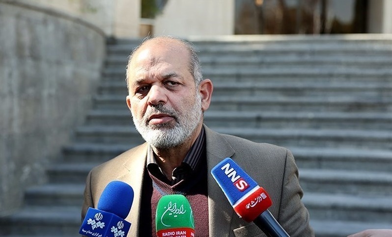 از پلیس حمایت می‌کنیم.