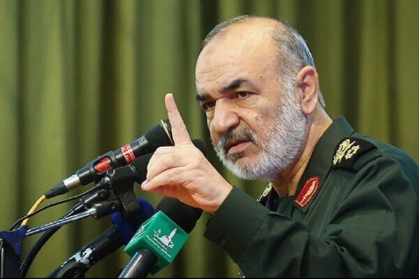 سردار سلامی : در یکی از فرازهای جدی تاریخ انقلاب هستیم