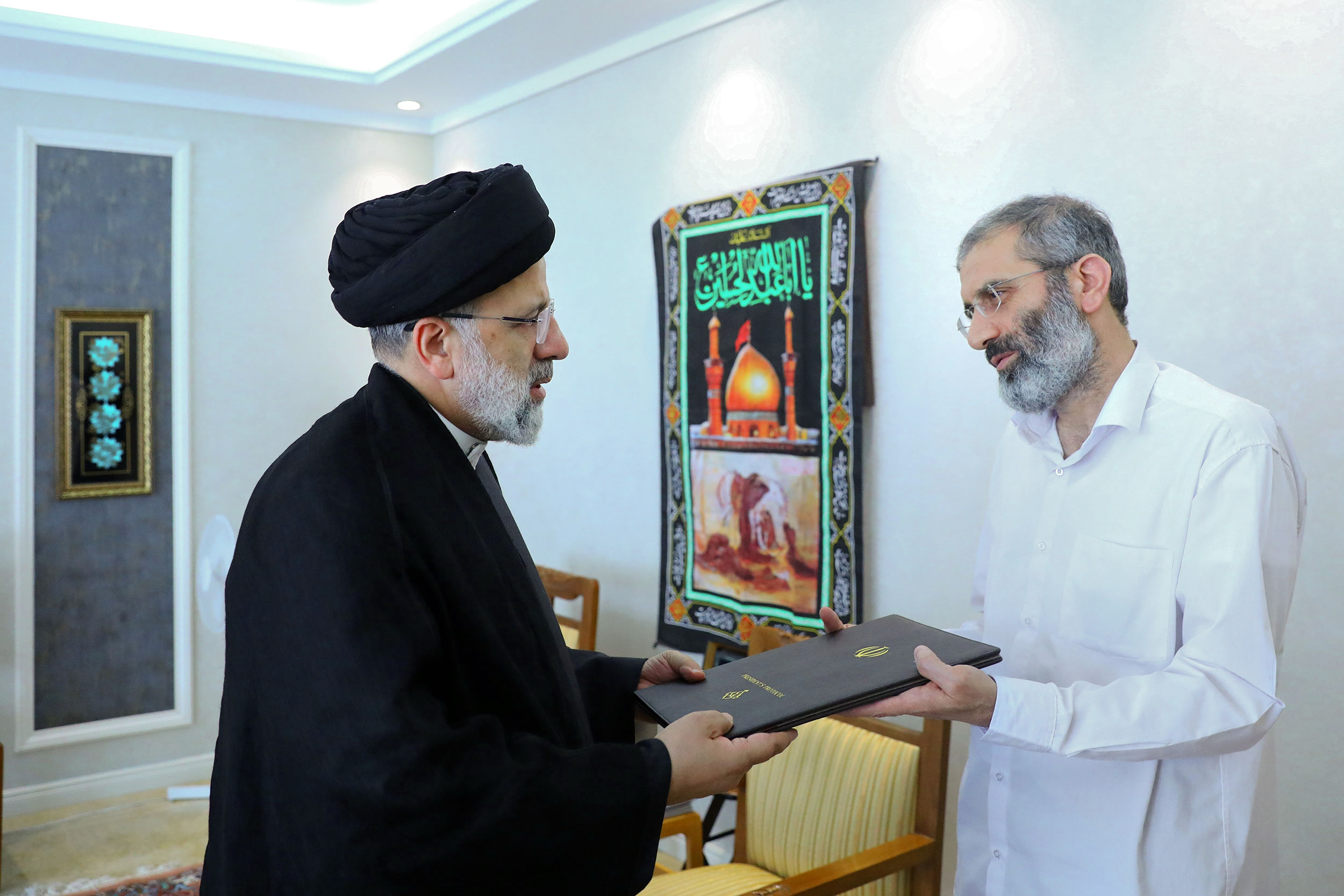 دکتر رئیسی با «اسدالله اسدی» دیپلمات تازه آزاد شده ایرانی دیدار کرد
