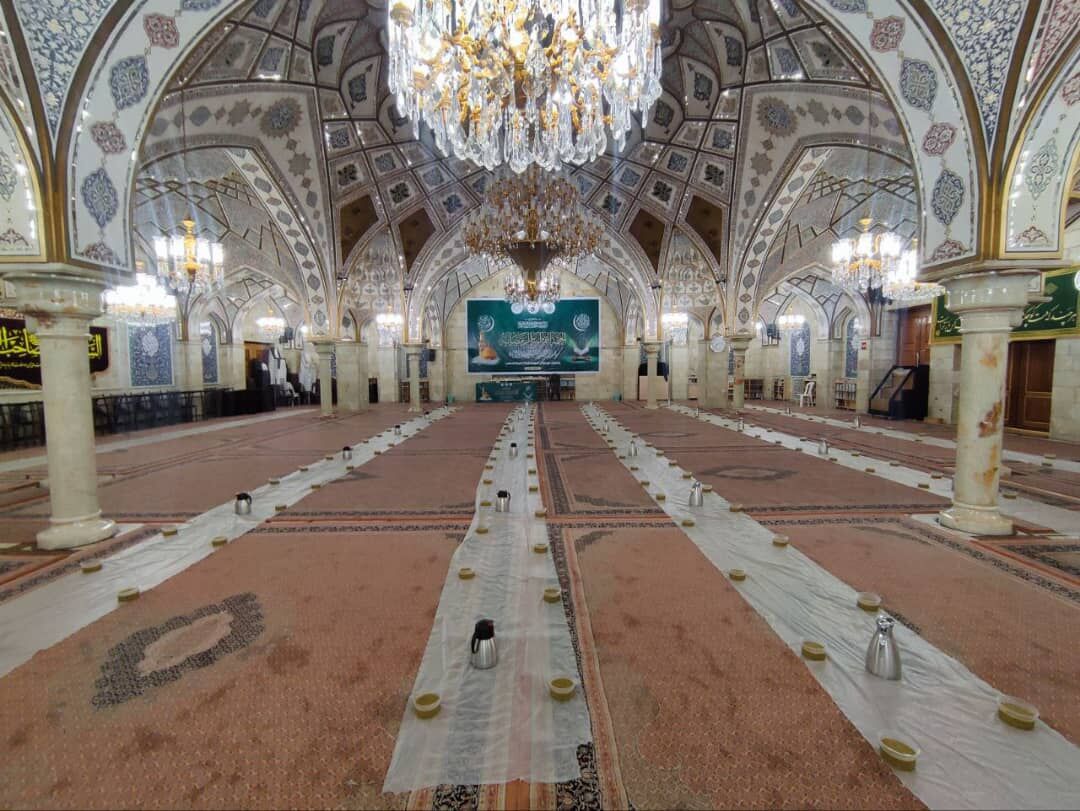 سفره غدیر را در زیارتگاه‌ها پهن کنیم