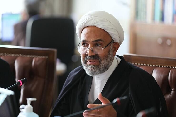 بیمه درمانی و همسان سازی حقوق بازنشستگان مورد توجه قرار گیرد