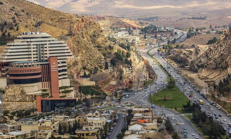 اعمال محدودیت ترافیکی در ورودی شیراز از سمت دروازه قرآن