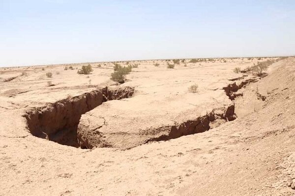 یزد در خود فرو می رود/ ۴۵ شهر و روستا در معرض تهدید فروچاله ها